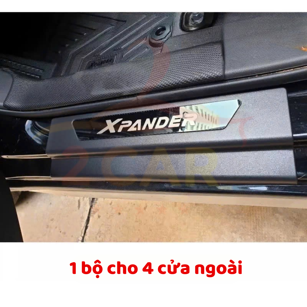 Ốp bậc cửa, nẹp bước chân NGOÀI NHỰA 3D xe Xpander 2018- 2024- Logo chữ 3D tráng gương XỊN- Hàng cao cấp_2CAR