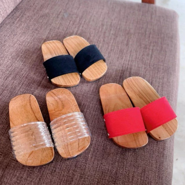 Guốc gỗ cho bé gái quai đen đỏ trắng hoa diện đồ diệu đà ngày tết cho bé