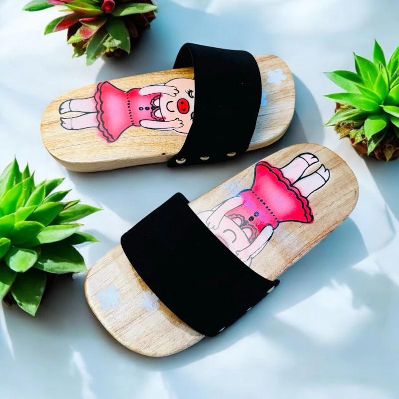 Guốc gỗ cho bé gái quai đen đỏ trắng hoa diện đồ diệu đà ngày tết cho bé