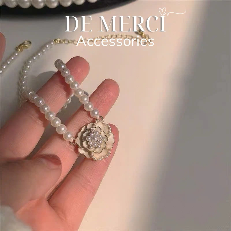 Dây chuyền De Merci Accessories Hoa kết hợp dây ngọc trai tiểu thư