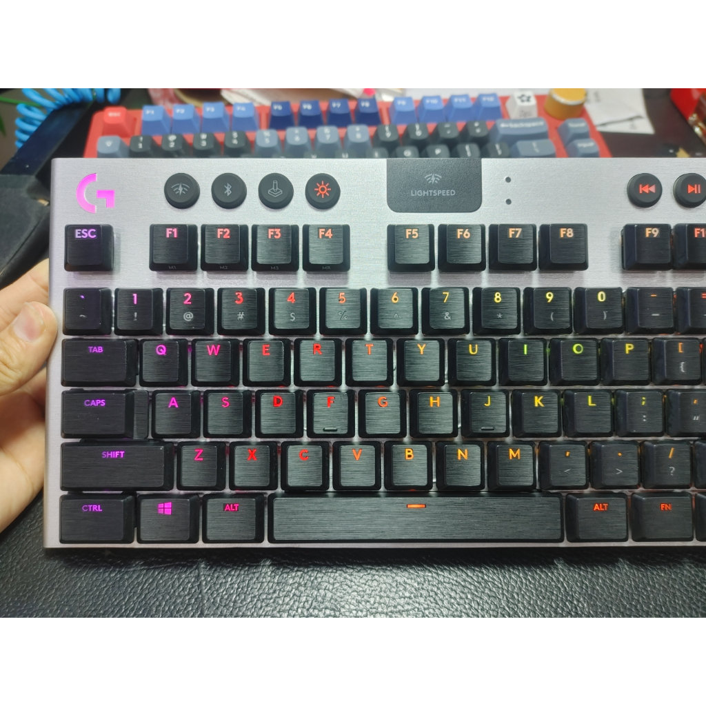 Skin dán phím Logitech G915 Wireless Y-R0069 mẫu vân xước | Cắt hở chữ | Xuyên LED