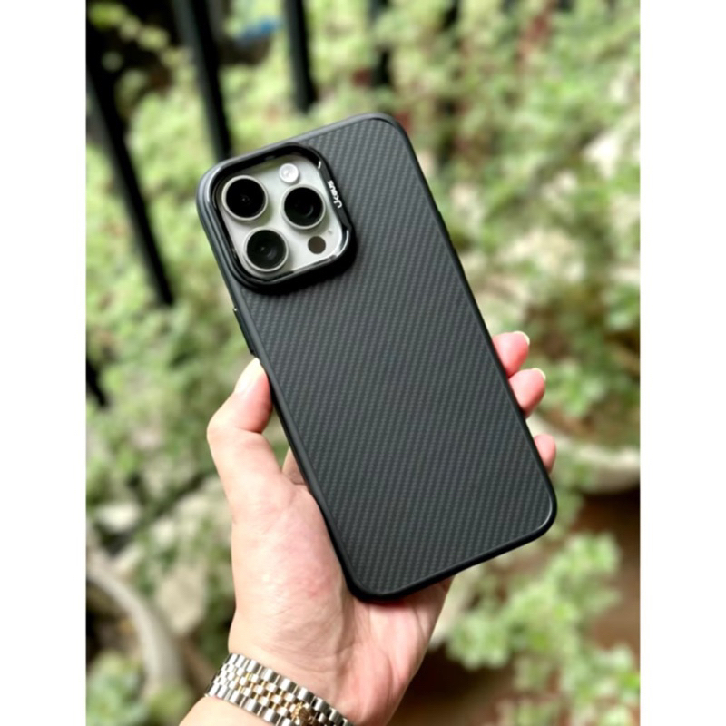 Ốp Likgus vân Carbon chống bám vân tay cho IPhone 12promax 13promax 14promax 15promax 16pro 16promax