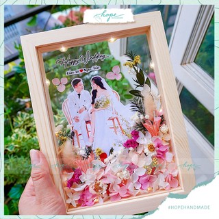 Set hộp quà khung ảnh hoa khô handmade tặng bạn cô dâu chú rể dịp đám cưới, mẫu hoa hồng nhẹ