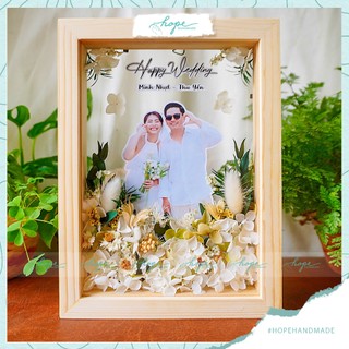 Set hộp quà khung ảnh hoa khô handmade tặng bạn cô dâu chú rể dịp đám cưới, mẫu trắng xanh