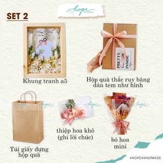 Set hộp quà khung ảnh hoa khô handmade tặng bạn cô dâu chú rể dịp đám cưới, mẫu trắng xanh