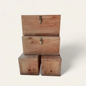 thùng nuôi ong dú mi ni kt 12*12*25*1,8 có tặng tấm kính