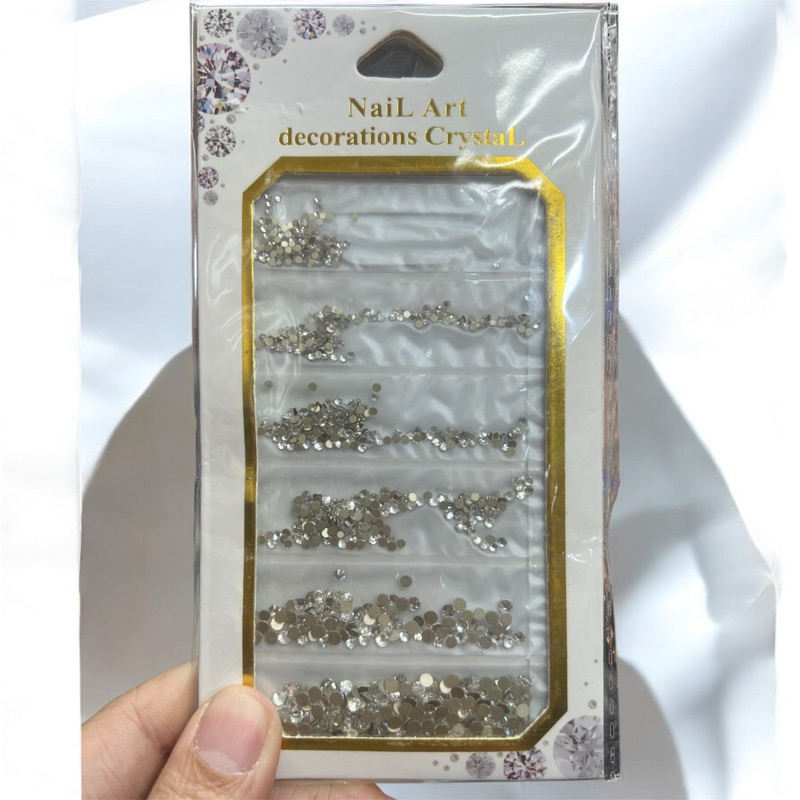 Set đá đính trắng 6 size. Dùng dán tóc, dán trang trí khi make up.