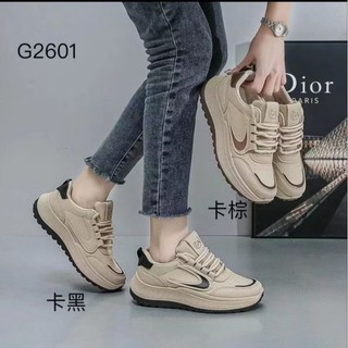 giày thể thao nữ thời trang.