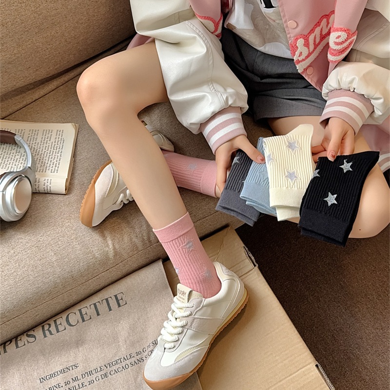 Vớ Tất Nữ hình Ngôi Sao cao cổ phong cách thể thao, năng động.