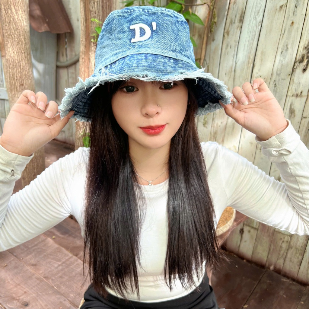 Bucket Chữ D - Đậm