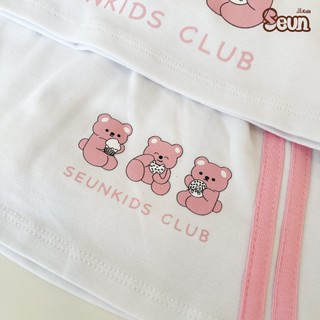 | SEUNKIDS | Bộ đồ bé gái áo croptop phối chân váy thể thao cotton 4 chiều hình 3 chú gấu set bé gái trắng hồng