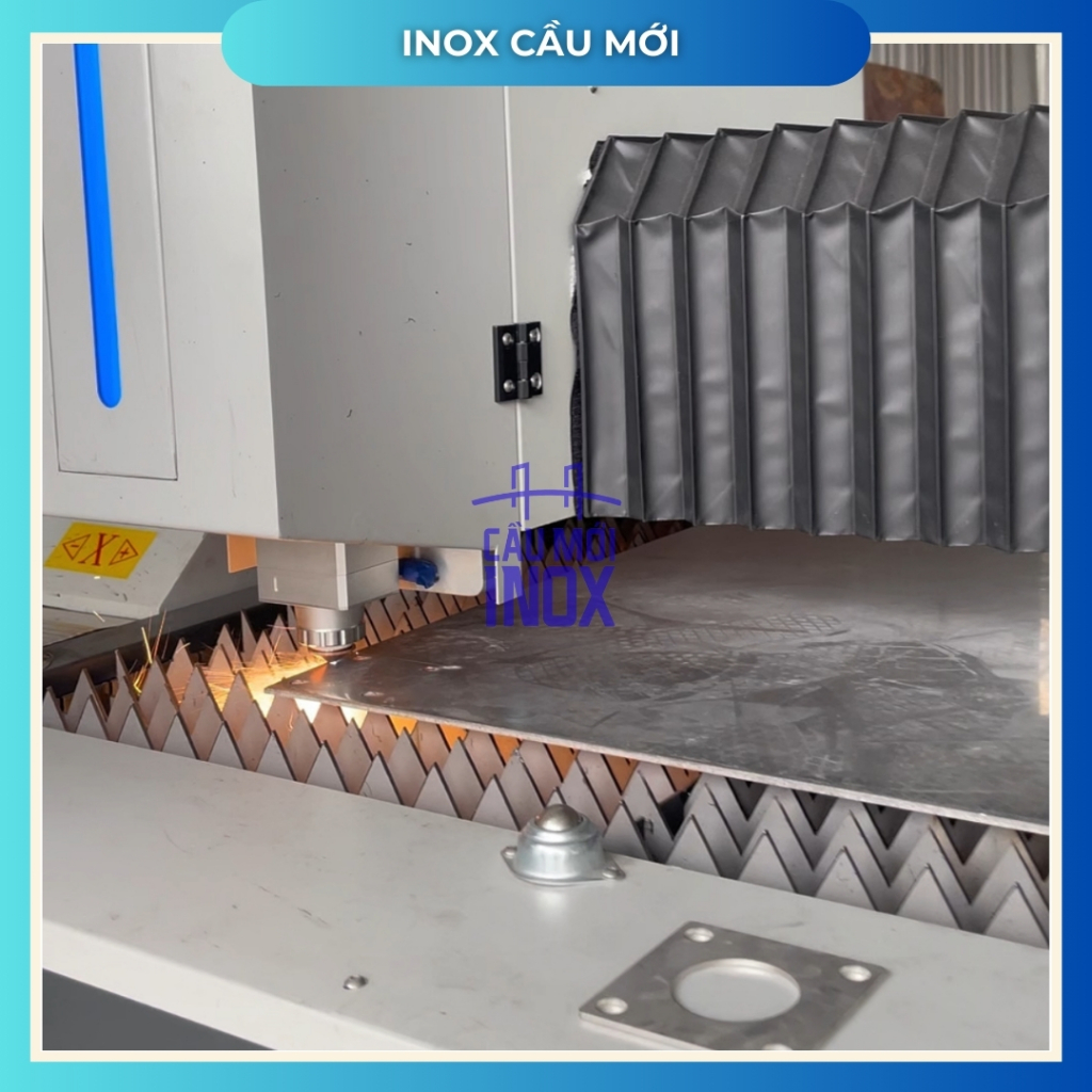Bản mã vuông inox 304, kích thước ngoài 100mm, trong 40mm, độ dày 2ly, cắt laser chính xác