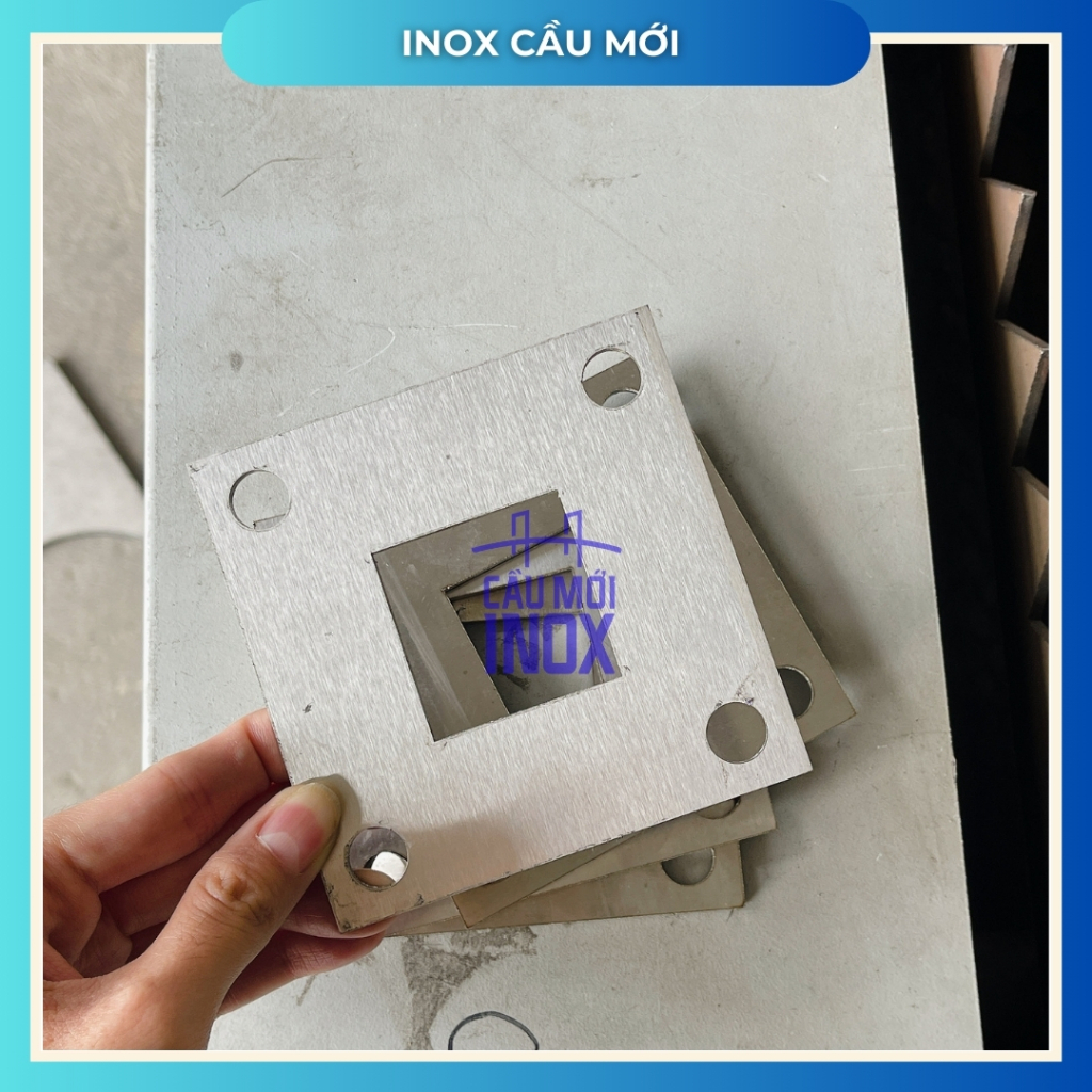 Bản mã vuông inox 304, kích thước ngoài 100mm, trong 40mm, độ dày 2ly, cắt laser chính xác