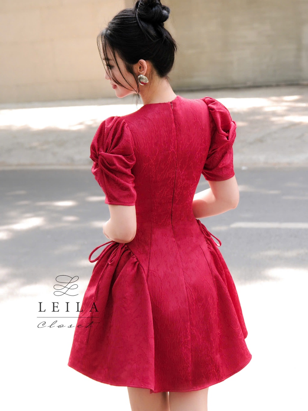 Ảnh LEILA CLOSET | Đầm thiết kế Jellia, tay xoắn cách điệu cổ vuông, tùng xoè ngắn 1