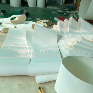 BĂNG TẢI CHO MÁY CÁN BÁNH MÌ , băng tải caro trắng , caro xanh
