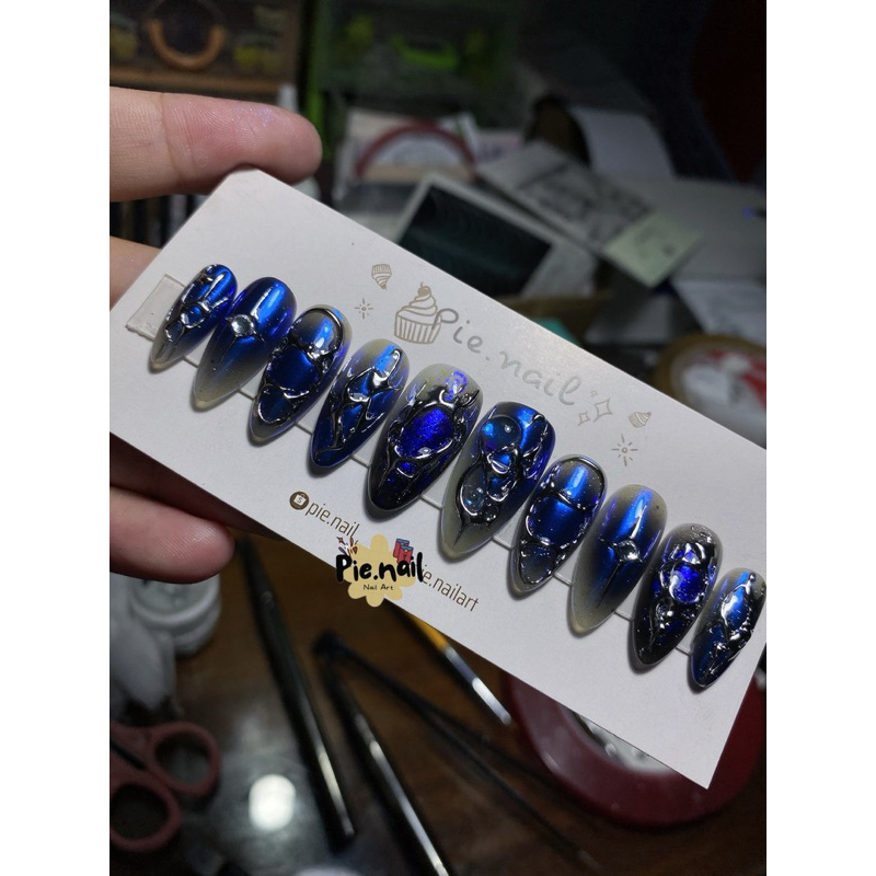 260. nailbox thietke nền ombre đen tráng gương cực quang xanh