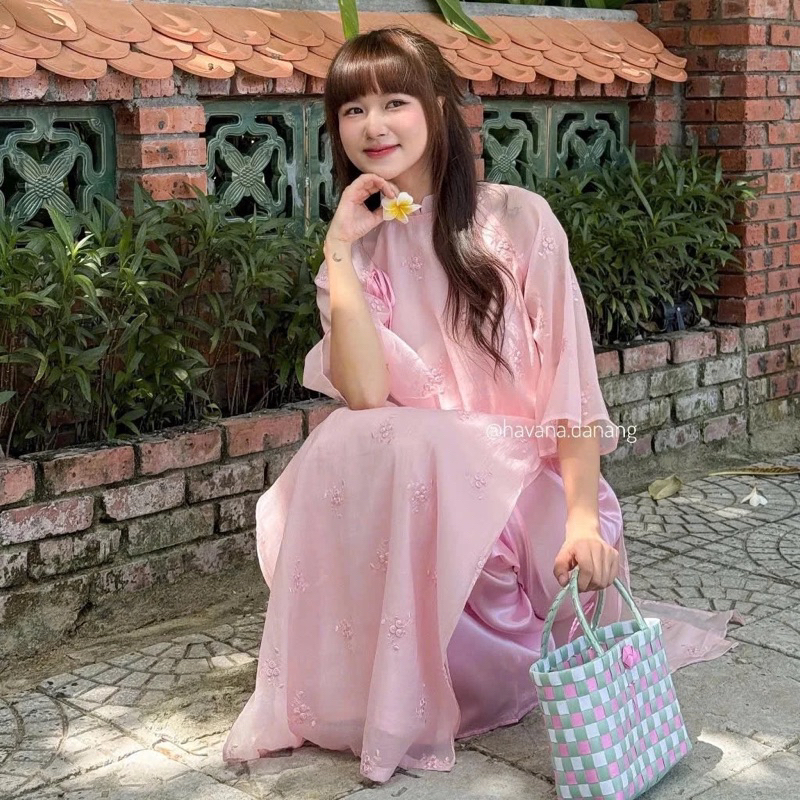 Áo dài Duệ Tư ba màu đỏ hồng be, thêu hoa xoắn ốc, 4 tà 2 lớp