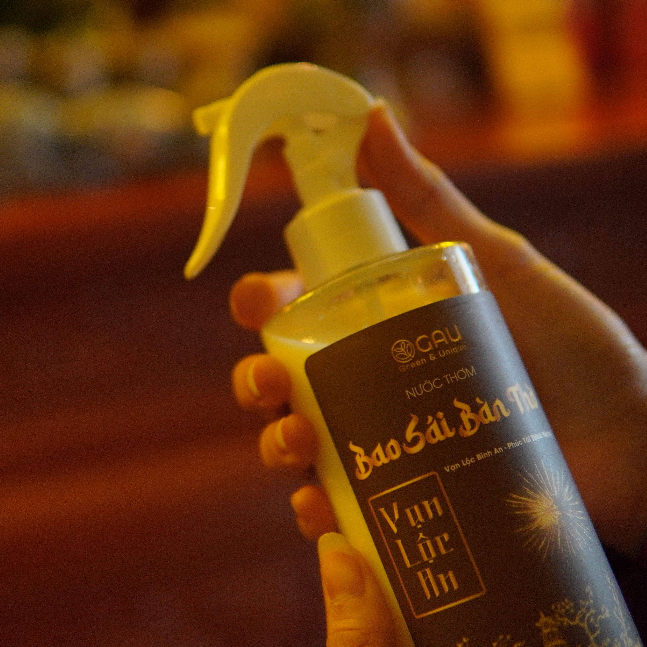 Nước Thơm lau dọn Bàn Thờ Cao Cấp Vạn Lộc An Vạn Lộc Bình An - Phúc Tài Thịnh Vượng 500ml