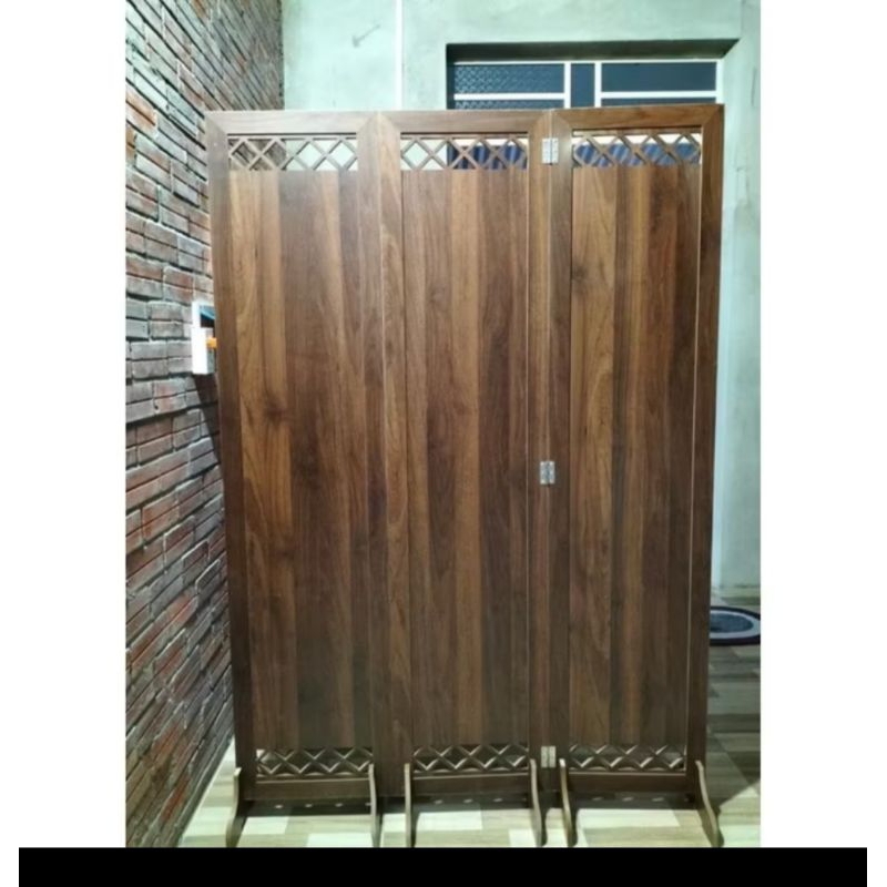 Vách ngăn kín gỗ MDF màu óc chó