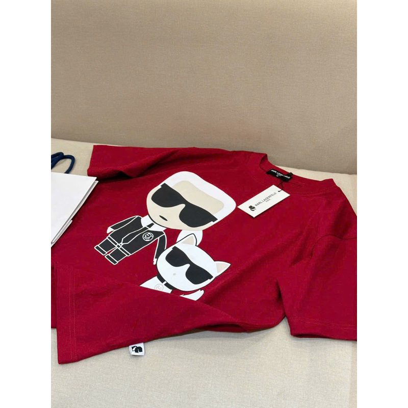 005 Áo Thun Đỏ Hình K.A.R.L Form Rộng Đỏ In Hình Cá Tính Chất Cotton Mềm Mịn, Thoáng Mát Kèm Ảnh Thật 2025