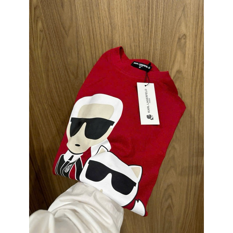 005 Áo Thun Đỏ Hình K.A.R.L Form Rộng Đỏ In Hình Cá Tính Chất Cotton Mềm Mịn, Thoáng Mát Kèm Ảnh Thật 2025