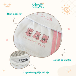 | SEUNKIDS | Bộ đồ bé gái áo croptop phối chân váy thể thao cotton 4 chiều hình 3 chú gấu set bé gái trắng hồng