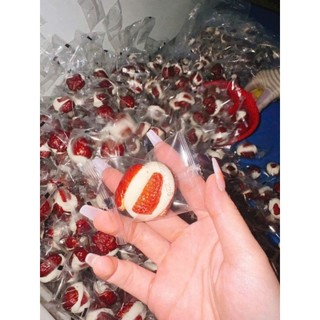 Hàng mới về- Ăn vặt healthy-Táo kẹp sữa lạc đà bọc dâu tây siêu ngon,Hot và mới.