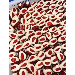 Hàng mới về- Ăn vặt healthy-Táo kẹp sữa lạc đà bọc dâu tây siêu ngon,Hot và mới.