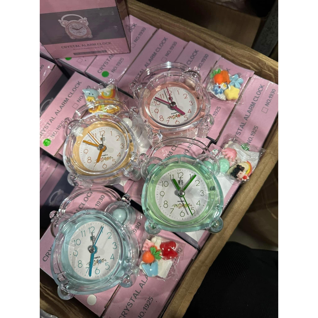 ĐỒNG HỒ BÁO THỨC VIỀN TRONG GẮN STICKER SIÊU YÊU CHO BÉ