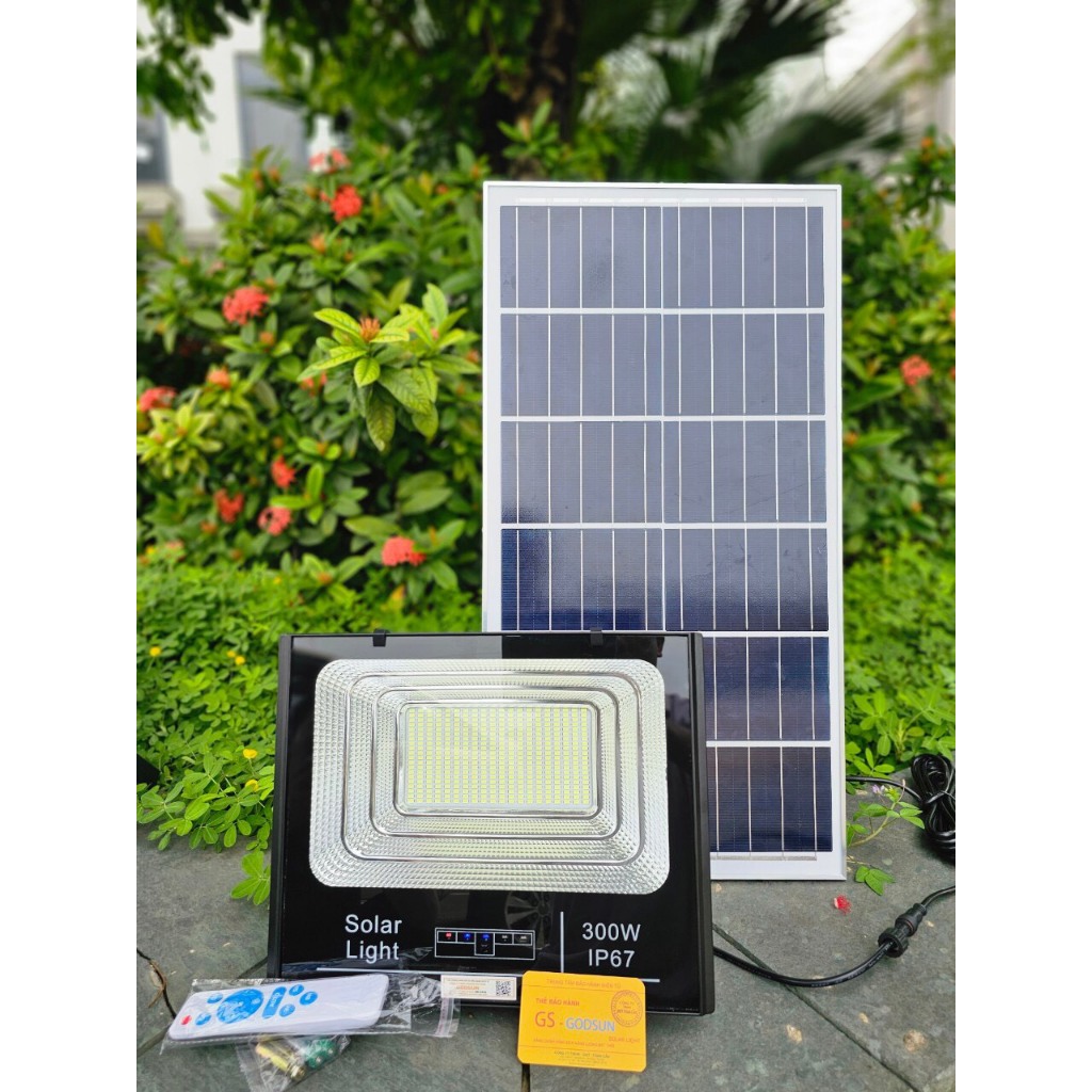 Đèn năng lượng mặt trời, đèn pha công suất 300w loại A, bảo hành 2 năm