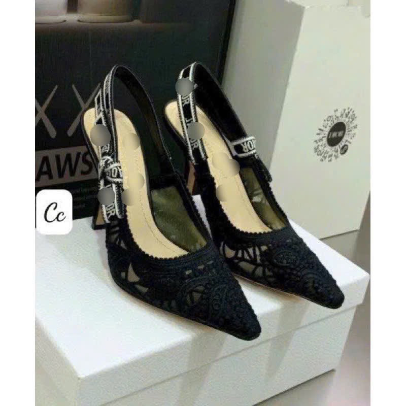 Sandal Ren 9F qccc fullbox ( from to khách lùi 1 size )