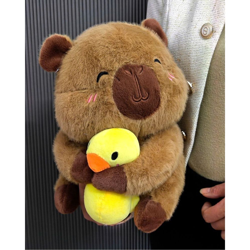 Capybara ôm vịt vàng chuột capybara mắt híp má hồng ôm con vịt dễ thương kích hàng cao cấp
