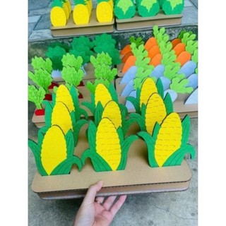 Vỉ rau củ quả mô hình làm bằng bìa carton và vải dạ cho trẻ mầm non