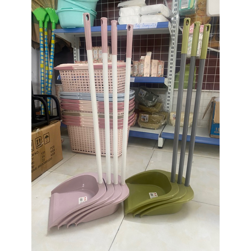 hót rác cán dài nhựa khoẻ và bền . | Shopee Việt Nam