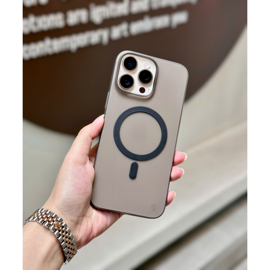 Ốp lưng SwitchEasy siêu mỏng 0.3mm hỗ trợ sạc không dây chống bám vân IPhone 16 17Promax pro 17Air
