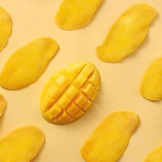 Xoài sấy dẻo loại 1,có vị chua chua ngọt ngọt hòa quyện cùng mùi thơm thanh thoát của xoài chín khiến ai cũng mê.