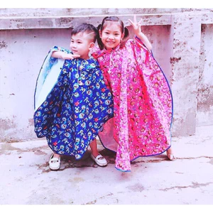 ÁO MƯA CHOÀNG CÁNH DƠI CHẤT LIỆU DÀY DẶN, HỌA TIẾT ĐẸP CHO BÉ