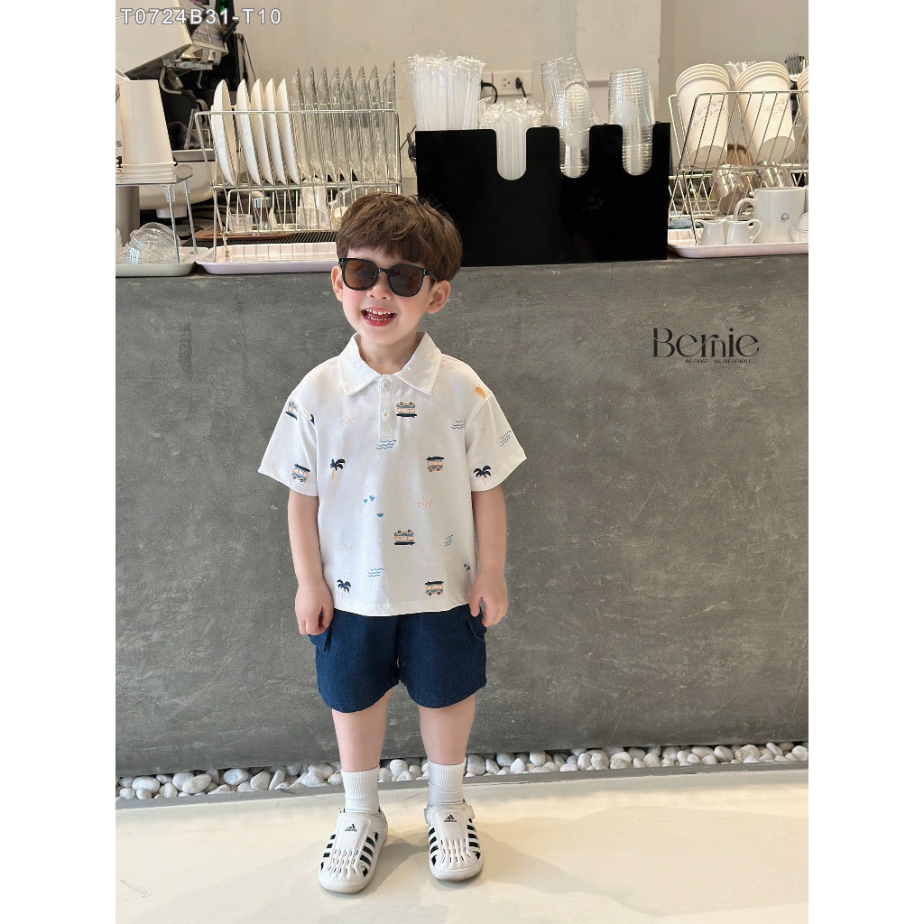 (Hãng Bernie)Bộ quần áo polo trắng chất vải cotton hình họa tiết ô tô cây dừa kèm quần short mềm phù hợp cho bé đi học