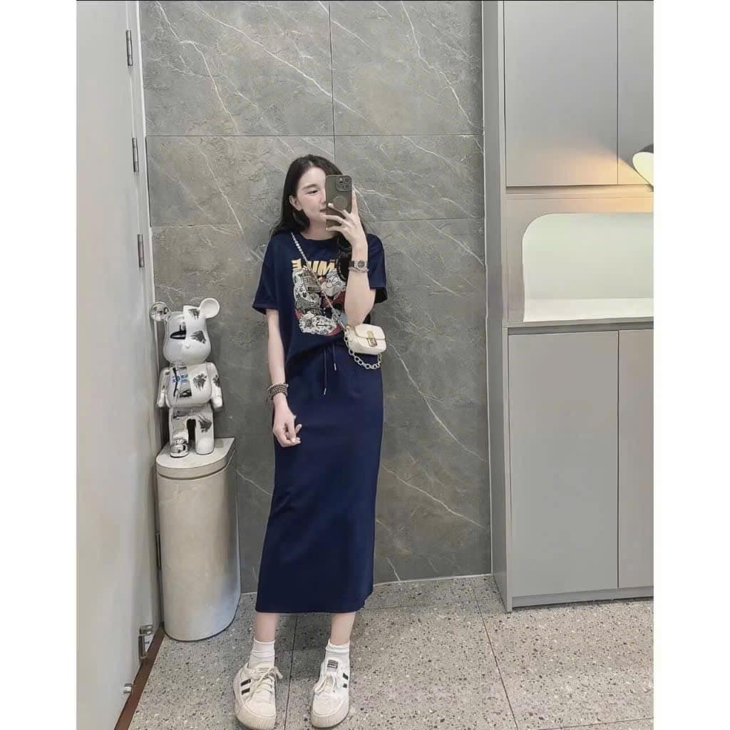 set váy nữ , áo thun nữ  họa tiết cute phối chân váy dài suông midi màu xanh than Donna hcom25133
