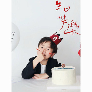 Mũ nỉ vương miện màu đỏ kèm số tuổi sinh nhật cho bé