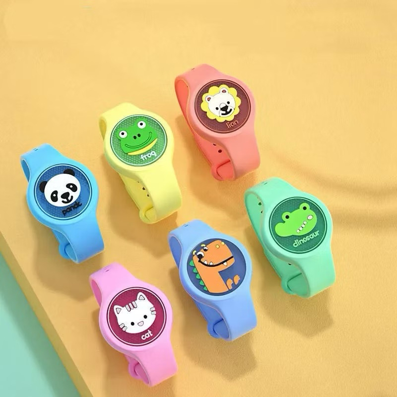 Đồng Hồ Đeo Tay Kèm Tinh Dầu Đuổi Muỗi Phát Sáng Hoạt Hình Dễ Thương Cho Bé (Có Hộp)