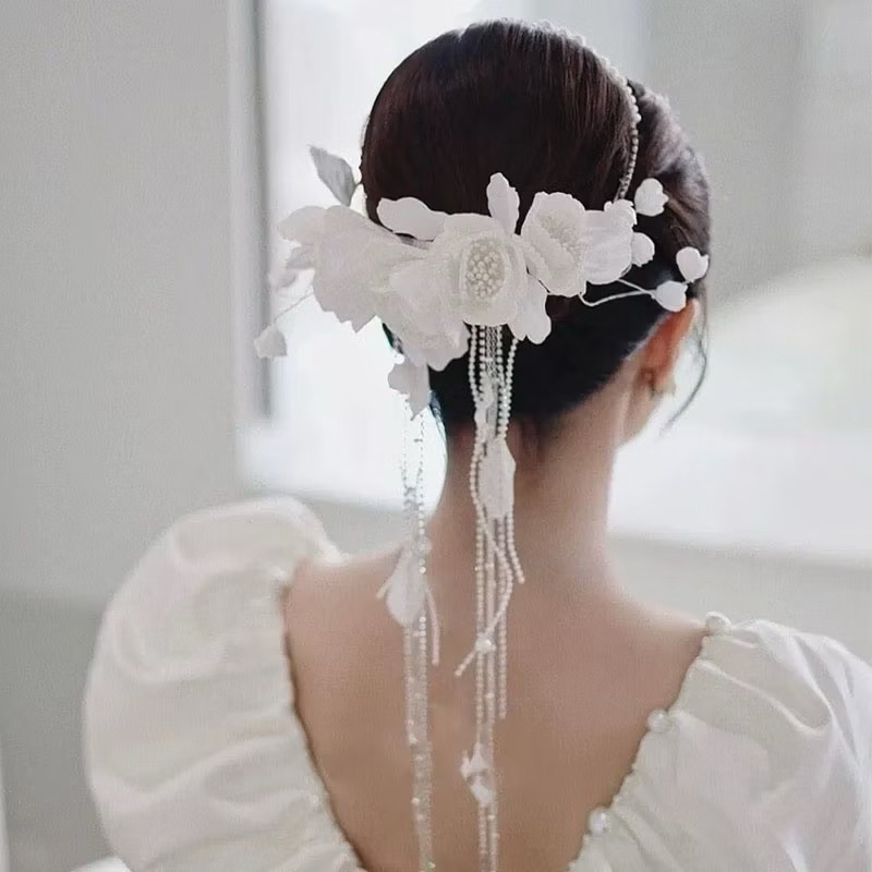 Cài hoa cô dâu màu trắng xinh cho ngày trọng đại|PHUKIENCUOIYENLINH