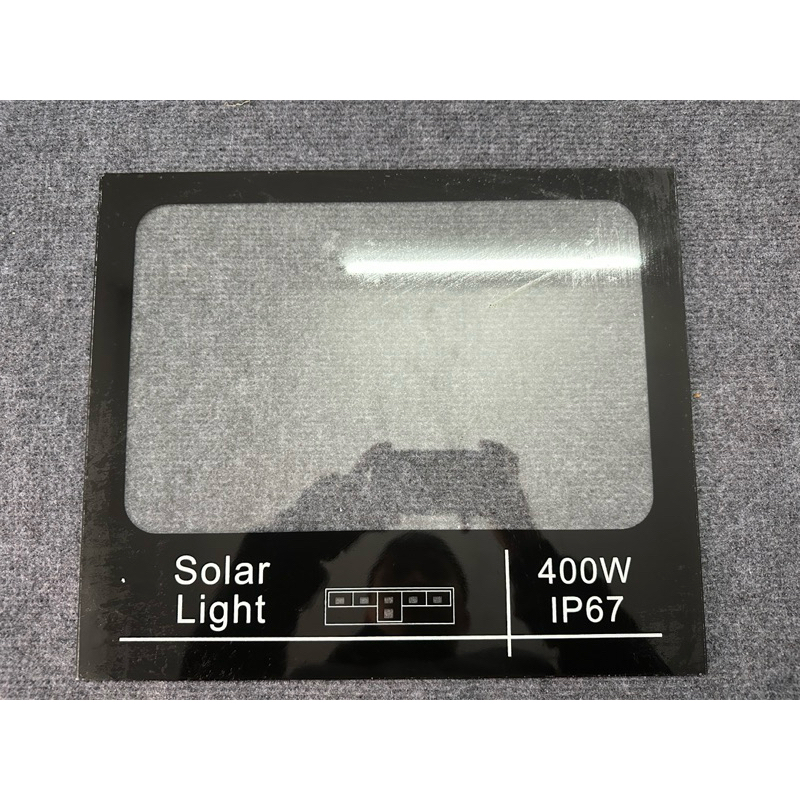 Kính cường lực đèn pha năng lượng mặt trời 100W đến 600W chính hãng, bền bỉ.