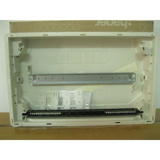 VF118TM – Tủ điện âm tường cánh nhựa trong 1 đường 18 module Hager