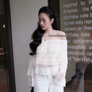 “Kiti Top” Áo ren hoa trễ vai tay dài loe thiết kế xoè bèo tầng ngực đính nơ điệu đà tiểu thư sang chảnh | MIU.STUDIO