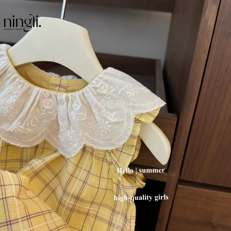 (Sẵn) Váy caro vàng cổ bèo điệu vải thô mỏng mát dành cho bé gái