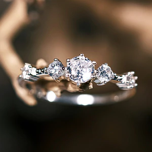 KL0066 Nhẫn Bạc Nữ Isabella Đai 4 Đá 3.5ly Đá Chủ Round Cut 6.5ly by Kylan Silver