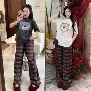 Set Bộ Áo In Hình Gấu Quàng Khăn Ngộ Nghĩnh Mix Quần Kẻ Đỏ Suông Dáng Rộng Freesize