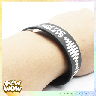 Vòng Tay Thể Thao Nhựa Silicone Dẻo Bản To Phong Cách Arctic Monkeys Logo Nhạc Rock Đen Black Tối Giản