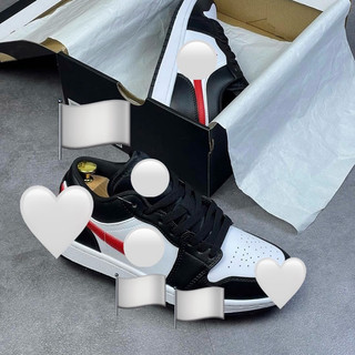 Giày thể thao bigsize nam nữ cổ thấp đế bằng màu trắng đen kẻ đỏ , sneaker thời trang cao cấp hottrend hè big size
